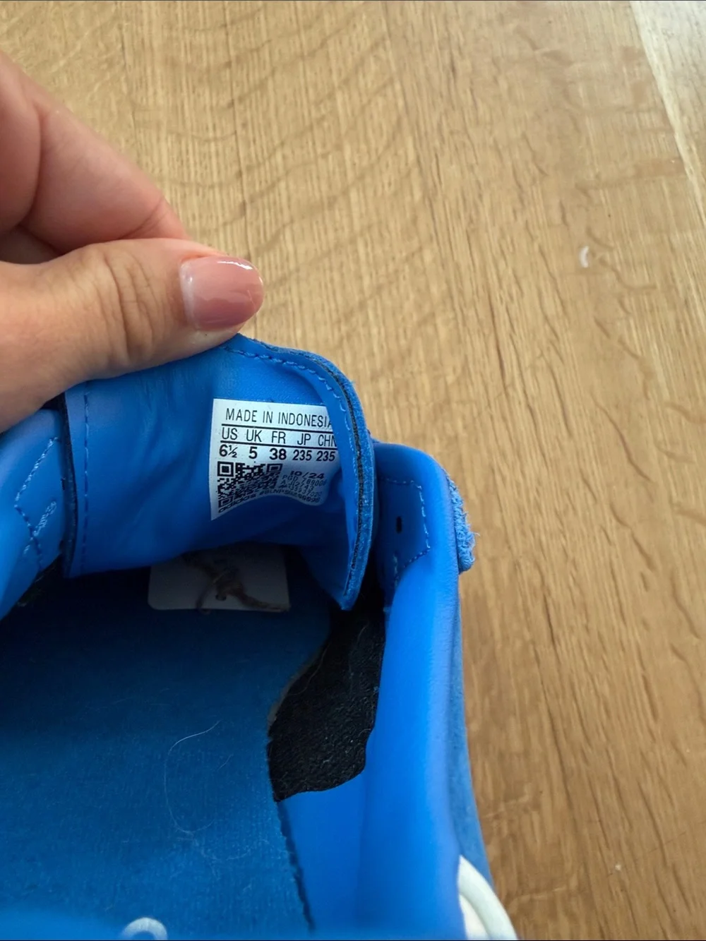 Womens adidas Sambae Athletic Shoe - Royal / White / Gum NWT - Picture 2 of 4